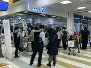 1分間に33回「お願いします」…「QRコードの入場」に困惑する高齢者＝韓国”防疫パス”