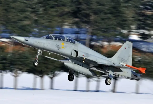 韓国空軍の戦闘機が墜落し操縦士死亡…「F5E」は事故が頻繁な老朽機（画像提供:wowkorea）