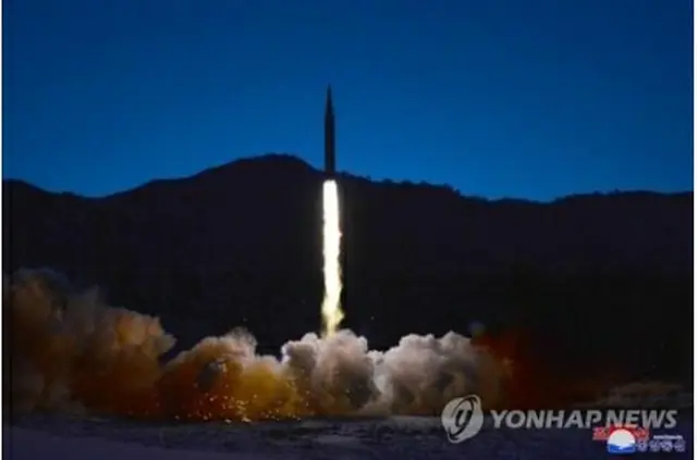 朝鮮中央通信は12日、国防科学院で前日行われた極超音速ミサイルの発射実験が成功したと報じた＝（朝鮮中央通信＝聯合ニュース）≪転載・転用禁止≫