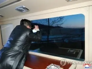 金正恩氏が１年１０カ月ぶりミサイル試射視察　妹の与正氏も同行