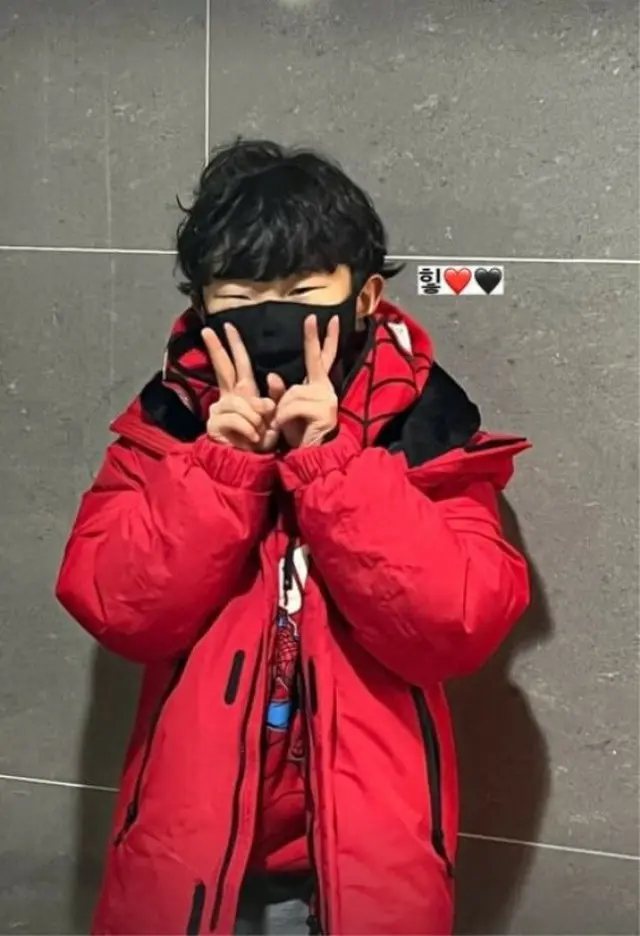 元サッカー韓国代表イ・ドングクの息子シアン君、姉の前で「愛きょういっぱい」（画像提供:wowkorea）