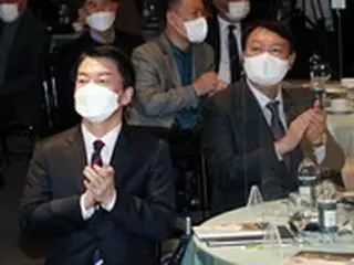 野党一本化の「3変数」…「安候補の支持率15%」「李・尹候補の接戦」「シナジー効果」＝韓国