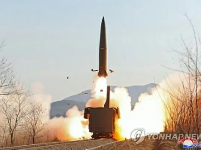 朝鮮中央通信が公開した鉄道機動ミサイル連隊の発射の様子