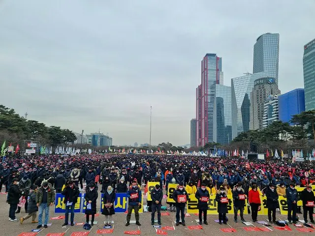 韓国では、革新系団体により構成された「全国民衆行動」が、15日の午後2時からソウルで「民衆総決起」を開催した(画像提供:wowkorea)