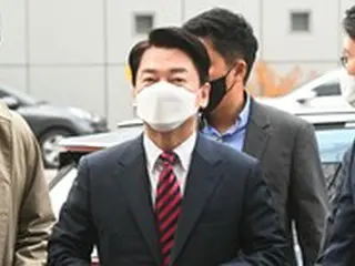 安哲秀大統領候補、プラットホーム労働者の声を聞くため配達業務を体験