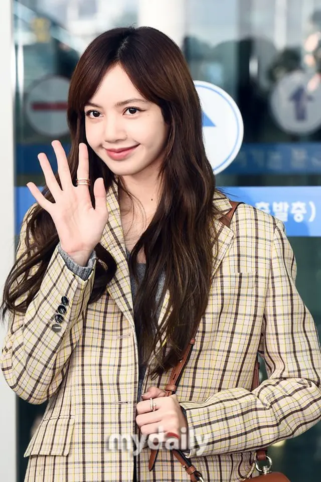 「BLACKPINK」リサ、ガールズグループ個人ブランド評判1位‥2位は？（画像提供:wowkorea）