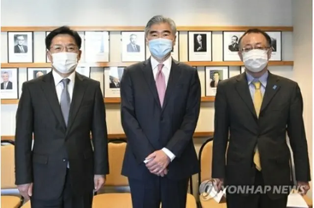 昨年１０月に米ワシントンで３カ国協議を行った（左から）魯氏、キム氏、船越氏（外交部提供）＝（聯合ニュース）≪転載・転用禁止≫