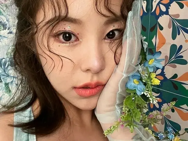 フィイン（MAMAMOO）、花と蝶々で飾られた衣装…まるで妖精のよう（画像提供:wowkorea）