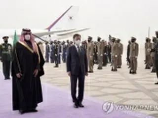 文大統領がサウジ到着　皇太子が出迎え＝首脳会談へ