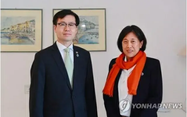 呂翰九氏（左）とタイ氏（資料写真）＝（聯合ニュース）