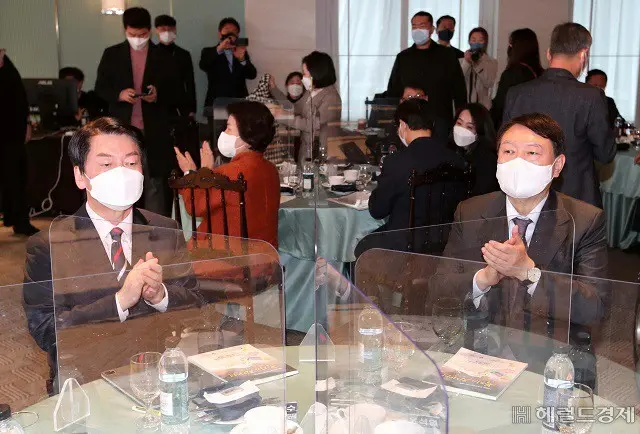 韓国の尹錫悦 次期大統領選候補（右）と安哲秀候補（画像提供:wowkorea）