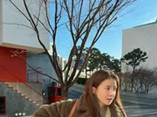CEOイ・シヨン、ブランド服姿に美脚披露