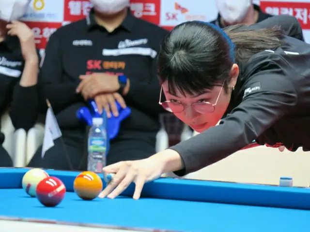 “スリークッションのレジェンド”肥田緒里恵、初日の試合でのストローク（画像提供:wowkorea）