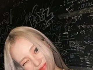 ジュイ（MOMOLAND）、セクシーキュートなステージ衣装披露