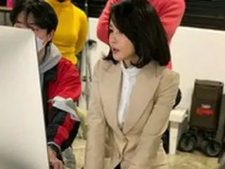 キム・ゴンヒ氏の撮影現場公開...「登場間近」の予測に「計画ない」＝韓国野党