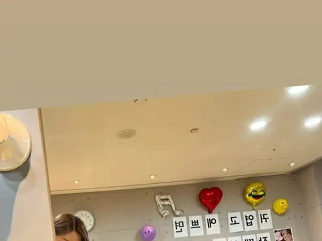 「 IZ*ONE」の固い絆…キム・ミンジュ、チェ・イェナのカムバックを応援（画像提供:wowkorea）
