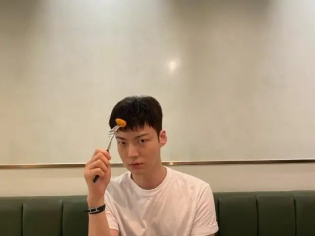俳優アン・ジェヒョン、短髪姿でカリスマあふれるまなざし…ふとした表情でもフォロワーたちを魅了（画像提供:wowkorea）
