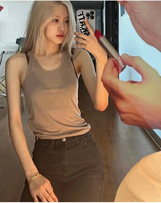 「BLACKPINK」 ROSE、すっぴんも輝くグラビア…「何がブランドなのか分からない」（画像提供:wowkorea）