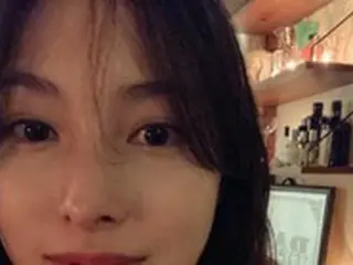 ギュリ（KARA）、そっと笑顔を浮かべるキュートな女神…相変わらずの“センター級”の美貌が光る