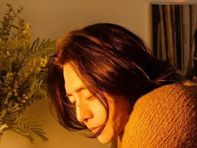 俳優コ・ス、胸キュン誘う物思いにふける横顔…長髪イケメンぶり光る近況ショット（画像提供:wowkorea）
