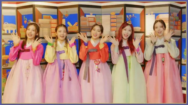 「ITZY」、韓服姿で旧正月のあいさつ…「幸せで笑いに満ちた一年を送ってほしい」（画像提供:wowkorea）