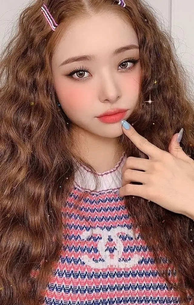 YouTuber兼インフルエンサーのソン・ジアが偽物と批判されている所蔵品を韓国ブランド鑑定士に依頼した（画像提供:wowkorea）