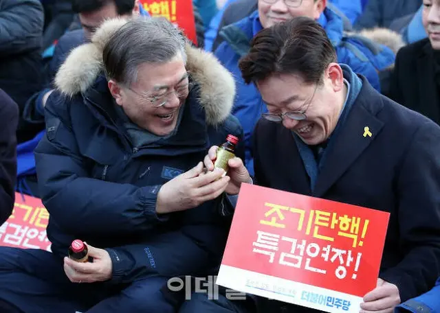 文大統領、異例の高支持率「40%」…李在明にとって得になるか、損になるか＝韓国報道（画像提供:wowkorea）