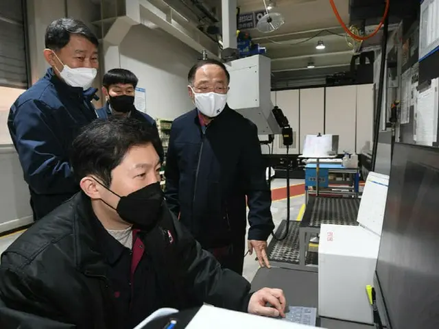 「旧正月連休も稼働中」強小企業を訪問した韓国経済副首相「上半期の輸出バウチャー支援に集中」（画像提供:wowkorea）