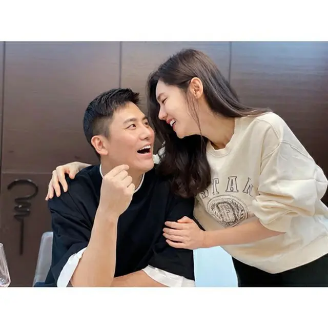 女優チュ・ジャヒョン、ウ・ヒョグァン夫婦が久しぶりに近況を伝えた。（画像提供:wowkorea）