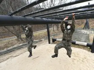 軍でも新型コロナ拡大…「177人」感染＝韓国