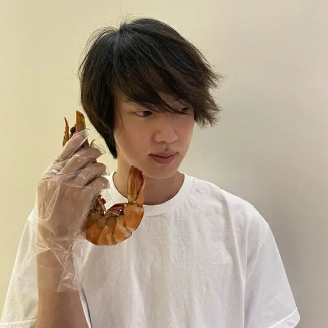 グループ「BTS（防弾少年団）」のメンバーJINがいたずら好きな魅力を披露した。（画像提供:wowkorea）