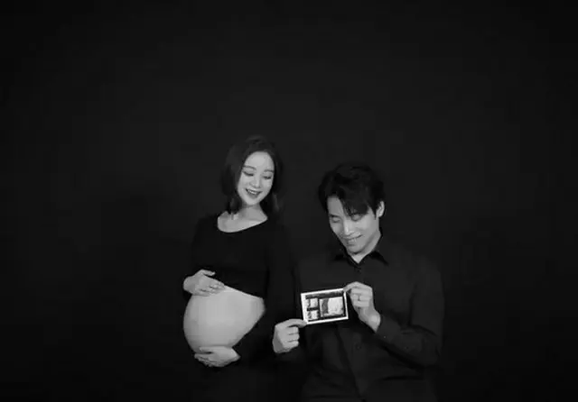 「Wonder Girls」出身のヘリムが夫であるテコンドー選手シン・ミンチョルと撮った臨月の写真を公開した。（画像提供:wowkorea）