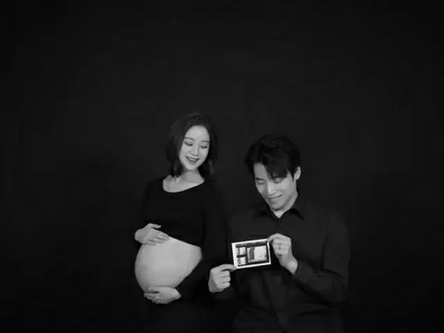 「Wonder Girls」出身のヘリムが夫であるテコンドー選手シン・ミンチョルと撮った臨月の写真を公開した。（画像提供:wowkorea）
