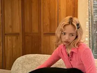 LISA(BLACKPINK)、愛犬のラブと楽しく遊ぶ姿を公開