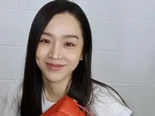 女優シン・ヘソン、か細い腕のラインが魅力のニット姿で近況公開
