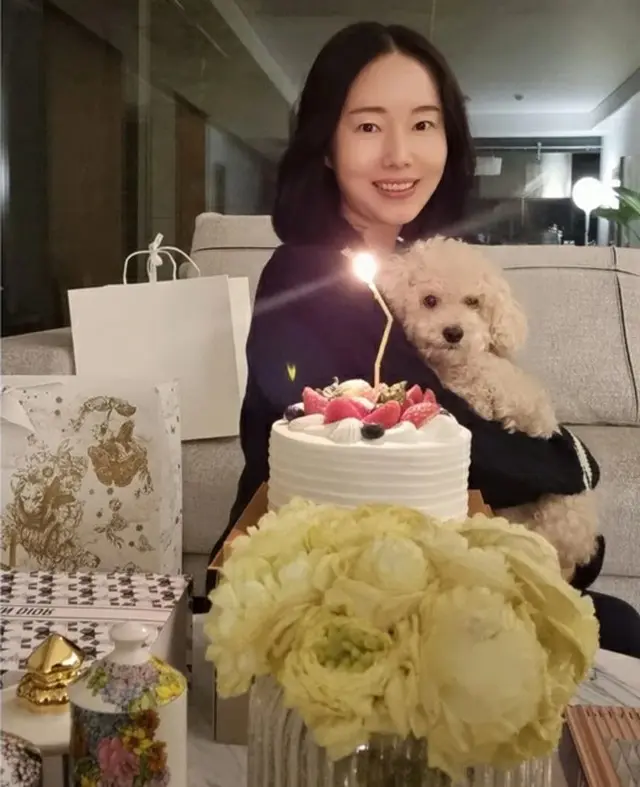 妊娠中の女優イ・ジョンヒョンの誕生日パーティーの現場が公開された。（画像提供:wowkorea）