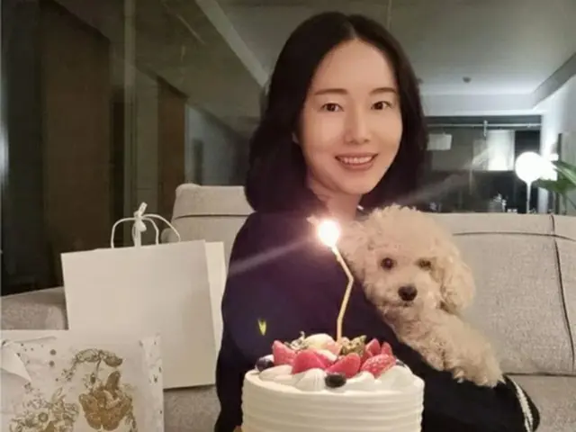 妊娠中の女優イ・ジョンヒョンの誕生日パーティーの現場が公開された。（画像提供:wowkorea）