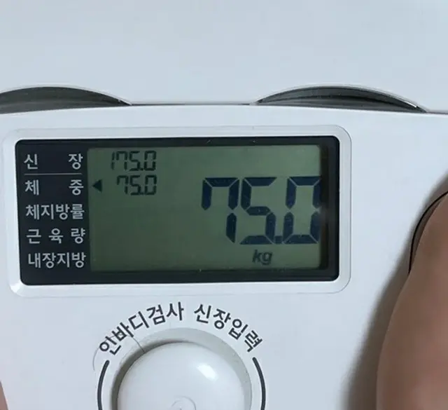 お笑い芸人のファン・シニョンがダイエット停滞期を迎えている。（画像提供:wowkorea）
