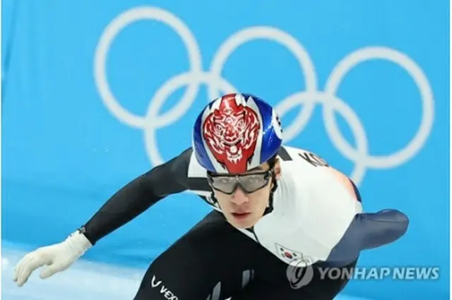 7日に行われた北京五輪ショートトラック男子1000メートル準決勝に出場した黄大憲＝（聯合ニュース）