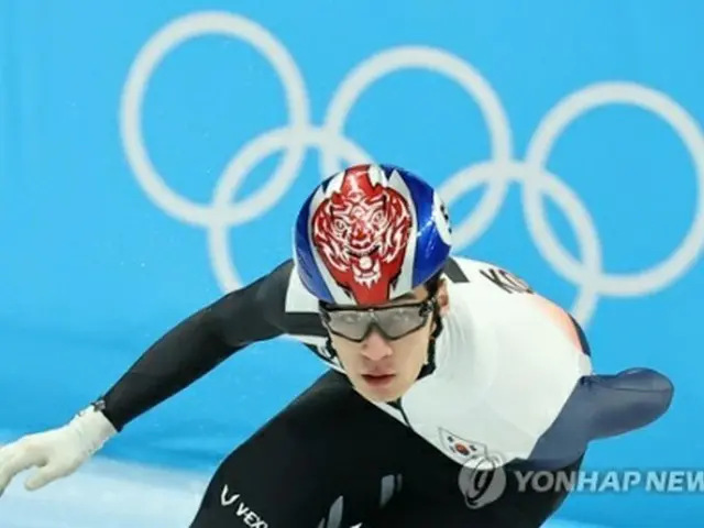 7日に行われた北京五輪ショートトラック男子1000メートル準決勝に出場した黄大憲＝（聯合ニュース）