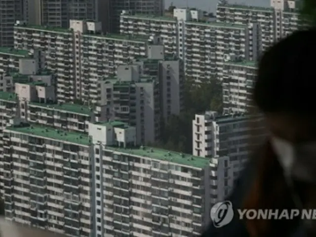 不動産価格の高騰が続いている。ソウルに林立するマンション（資料写真）＝（聯合ニュース）