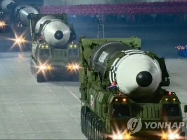 北朝鮮の過去の軍事パレードに登場した大陸間弾道ミサイル（ICBM、資料写真）＝（聯合ニュース）