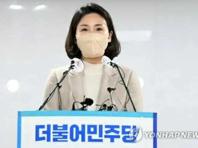 会見を行う金氏（国会写真記者団）＝９日、ソウル（聯合ニュース）