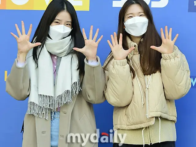 モデルのアイリーン＆キム・ジンギョン…“手のひらより小さい顔”に驚き（画像提供:wowkorea）