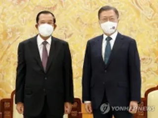 文大統領　カンボジア首相と面会＝交流強化策議論