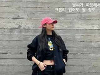 ソリョン（AOA）、暖かくて”クロップドトップス”を着る天気…小顔とスリムなビジュアル公開