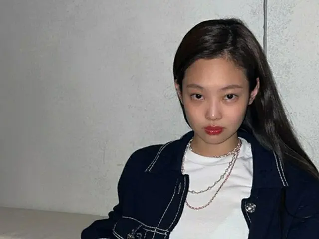 jennie着用 GANNI スウェット　クロップド ジェニ着用 GANNI スウェット 新品未使用 Sの通販 by lica｜ラクマ
