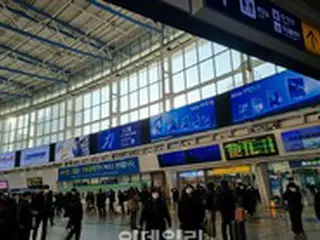 ソウル駅広場の5階建ての建物から50代男性が転落して死亡＝韓国