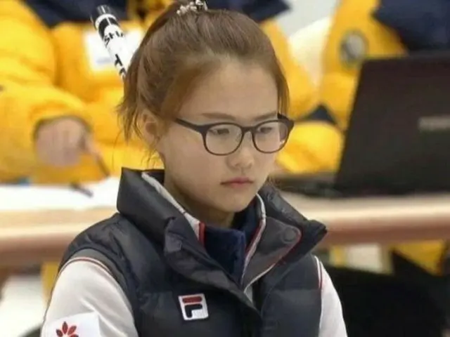 カーリング女子韓国代表「メガネ先輩」、小学生のような25歳時の写真が話題に＝韓国（画像提供:wowkorea）