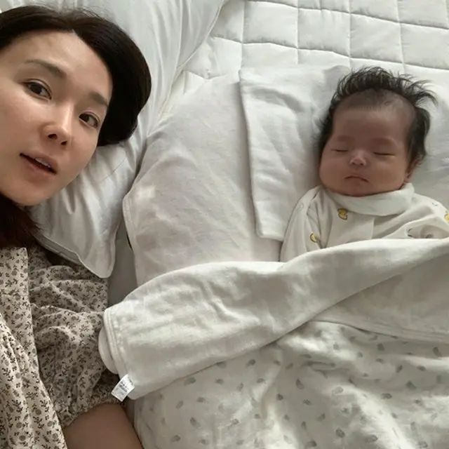 歌手イ・ジヘ（元S＃arp）、第2子エリーちゃんとの昼寝タイムを公開 （画像提供:wowkorea）